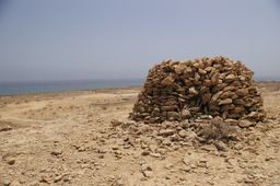 lookout and hidey-hole